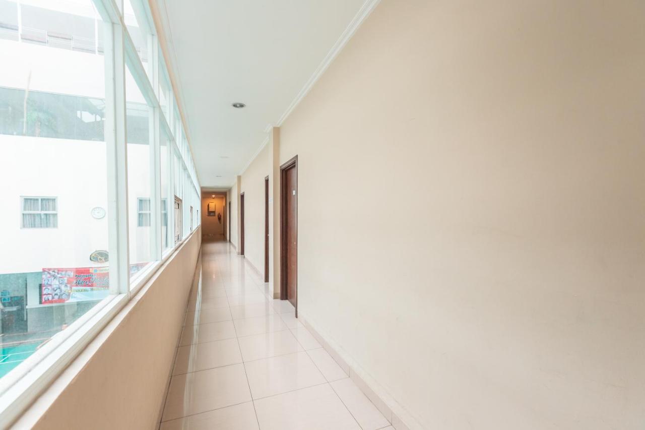 Vaccinated Staff - Oyo Flagship 2131 Hotel Binong Tangerang Exteriör bild